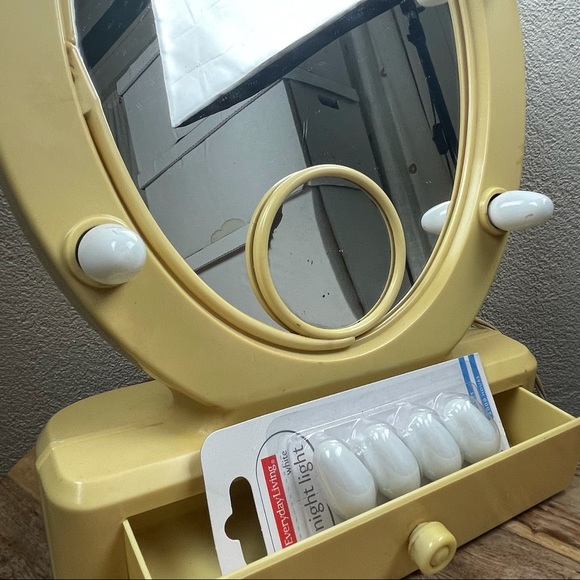 Vintage l 60s Femme-Lite Oval Hollywood Glamour Gal Pinup Lighted Vanity Mirror - Picture 5 of 14